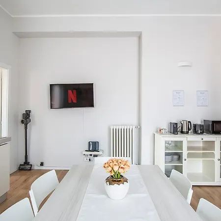 Apartamento Elengante E Spazioso Vicino Al E Al Centro *