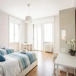 Elengante E Spazioso Vicino Al E Al Centro
