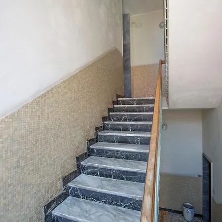 Elengante E Spazioso Vicino Al E Al Centro Daire Lecco